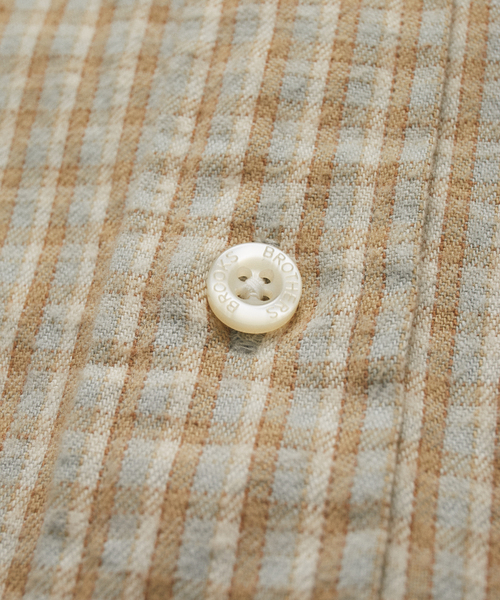 BROOKS BROTHERS（ブルックスブラザーズ）の「Brooks Brothers / ブルックス ブラザーズ 別注 RC チェック シャツ（シャツ/ブラウス・メンズ・ブラウン系その他/ベージュ/チャコールグレー・LARGE/SMALL/MEDIUM）」の9枚目の写真