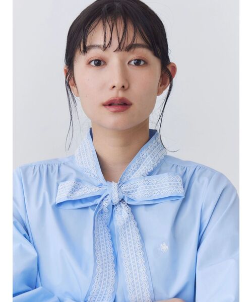 POLO BCS(ポロ ビーシーエス)の「【POLOBCS】レースデザインボウタイブラウス(シャツ/ブラウス・レディース・ライトブルー/ネイビー/オフホワイト・MEDIUM)」の4枚目の写真