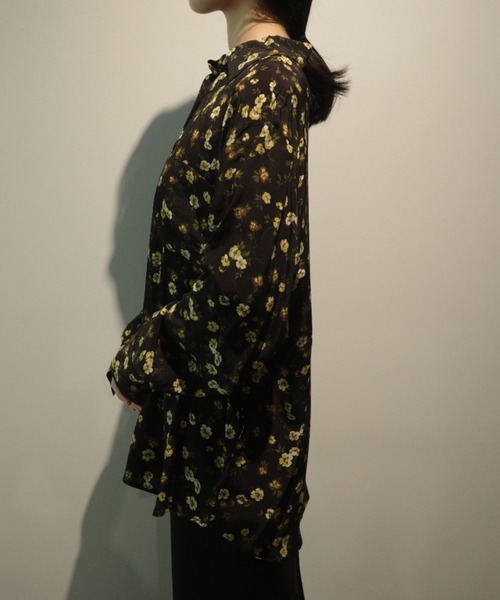 CLANE(クラネ)の「CLANE MABEL FLOWER SHIRT(シャツ/ブラウス・レディース・ブラック・1/2)」の2枚目の写真