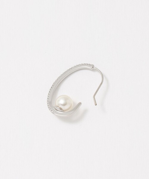 UNITED ARROWS(ユナイテッドアローズ)の「パヴェ&イミテーションパール フックピアス(ピアス(両耳用)・レディース・シルバー・FREE)」の2枚目の写真