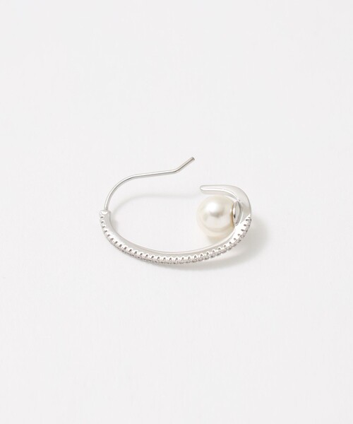 UNITED ARROWS(ユナイテッドアローズ)の「パヴェ&イミテーションパール フックピアス(ピアス(両耳用)・レディース・シルバー・FREE)」の3枚目の写真