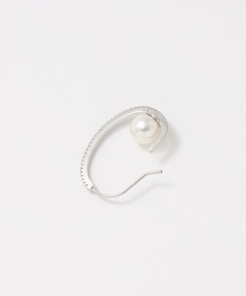 UNITED ARROWS(ユナイテッドアローズ)の「パヴェ&イミテーションパール フックピアス(ピアス(両耳用)・レディース・シルバー・FREE)」の4枚目の写真