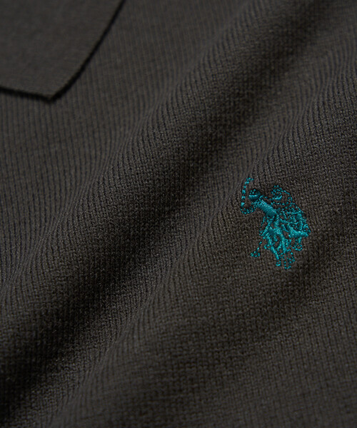 U.S. POLO ASSN.(ユーエスポロアッスン)の「U.S. POLO ASSN. × PUBLUX/ユーエスポロアッスン 別注 スウェットライク ワンポイント 刺繍 ポロ ニット プルオーバー 限定展開(ニット/セーター・メンズ・ブラック/ライトグレー/ブラウン/ネイビー/チャコールグレー/その他・LARGE/MEDIUM/SMALL)」の16枚目の写真