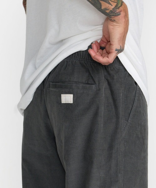 RVCA(ルーカ)の「RVCA メンズ VACANCY CORD ELASTIC ロングパンツ 【2026年秋冬モデル】/ルーカウエストゴムコーデュロイパンツ(その他パンツ・メンズ・グリーン系その他・X-LARGE/LARGE/MEDIUM)」の3枚目の写真