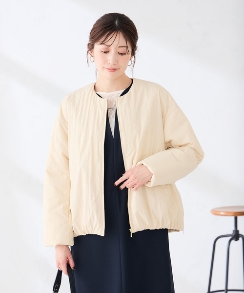 a.v.v(アーヴェヴェ)の「ノーカラー 中綿 ジャケット(その他アウター・レディース・アイボリー/ブラック・40/38)」の9枚目の写真
