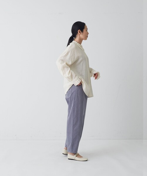 conges payes ADIEU TRISTESSE(コンジェ ペイエ アデュートリステス)の「タックカラーシャツ(シャツ/ブラウス・レディース・アイボリー/モカ/グレイッシュベージュ・38)」の6枚目の写真