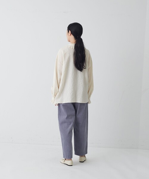 conges payes ADIEU TRISTESSE(コンジェ ペイエ アデュートリステス)の「タックカラーシャツ(シャツ/ブラウス・レディース・アイボリー/モカ/グレイッシュベージュ・38)」の7枚目の写真