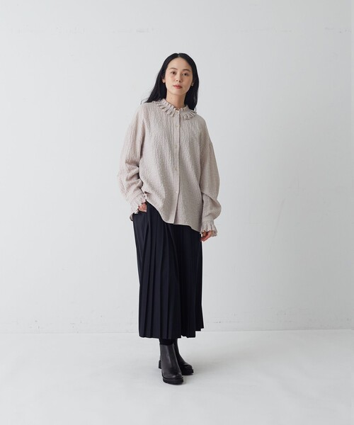 conges payes ADIEU TRISTESSE(コンジェ ペイエ アデュートリステス)の「タックカラーシャツ(シャツ/ブラウス・レディース・アイボリー/モカ/グレイッシュベージュ・38)」の9枚目の写真
