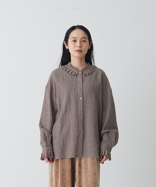conges payes ADIEU TRISTESSE(コンジェ ペイエ アデュートリステス)の「タックカラーシャツ(シャツ/ブラウス・レディース・アイボリー/モカ/グレイッシュベージュ・38)」の12枚目の写真