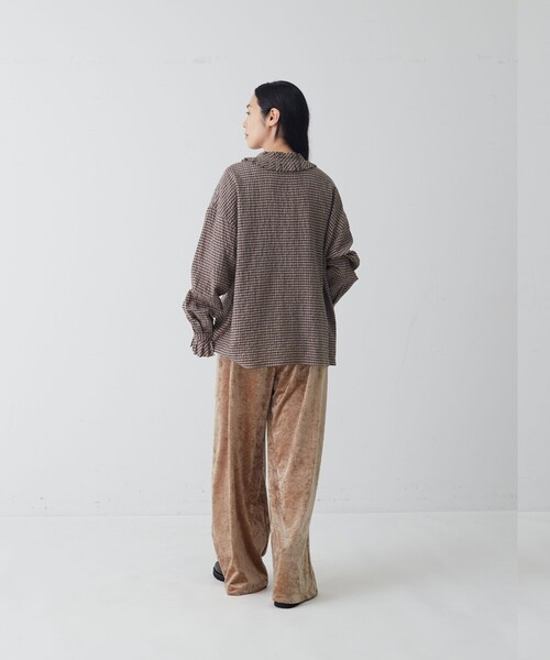 conges payes ADIEU TRISTESSE(コンジェ ペイエ アデュートリステス)の「タックカラーシャツ(シャツ/ブラウス・レディース・アイボリー/モカ/グレイッシュベージュ・38)」の16枚目の写真