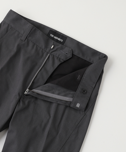 YUKI HASHIMOTO(ユウキハシモト)の「YUKI HASHIMOTO / ユウキハシモト TWISTED FLARED PANTS(スラックス・メンズ・ブラック/チャコールグレー・46/44)」の4枚目の写真