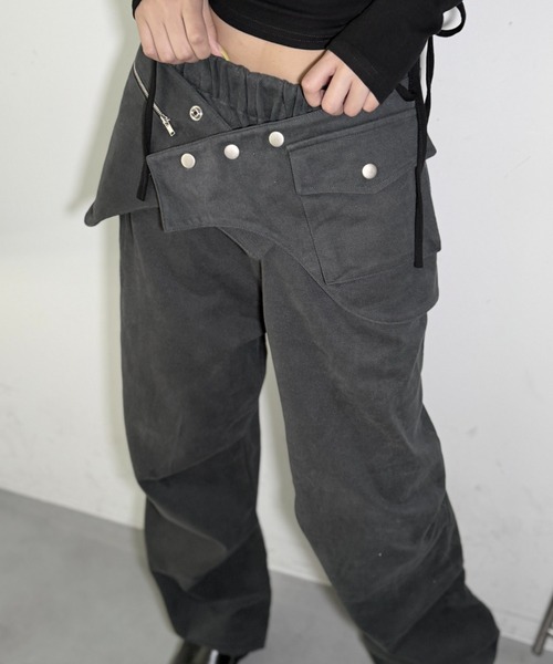 Y2K SYNAPSE FACTORY(ワイツーケー シナプスファクトリー)の「【ラップ】ピンタックパンツ(その他パンツ・レディース・ダークグレー・FREE)」の3枚目の写真