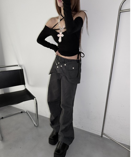 Y2K SYNAPSE FACTORY(ワイツーケー シナプスファクトリー)の「【ラップ】ピンタックパンツ(その他パンツ・レディース・ダークグレー・FREE)」の17枚目の写真