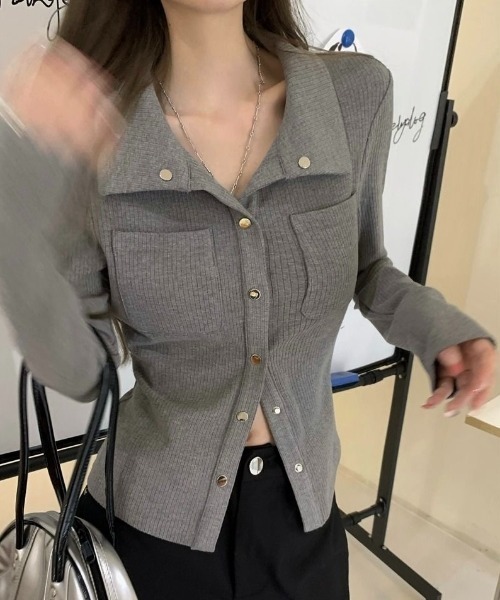 LADY LIKE(レディライク)の「【秋冬新作】ドットボタン胸ポケットカットトップス(Tシャツ/カットソー・レディース・ホワイト/グレー・M)」の4枚目の写真