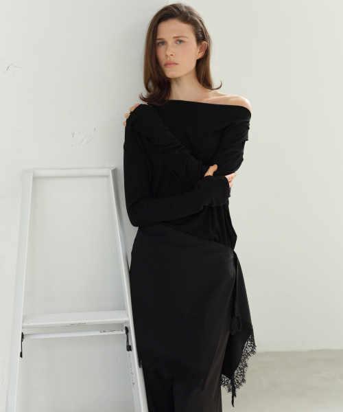 LEVAR(レバー)の「Off-Shoulder T-Shirt - Black(Tシャツ/カットソー・レディース・その他・FREE)」の1枚目の写真