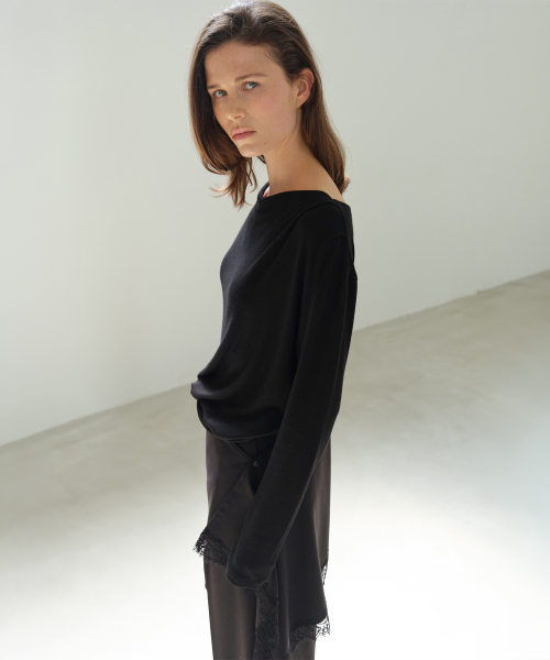 LEVAR(レバー)の「Off-Shoulder T-Shirt - Black(Tシャツ/カットソー・レディース・その他・FREE)」の2枚目の写真