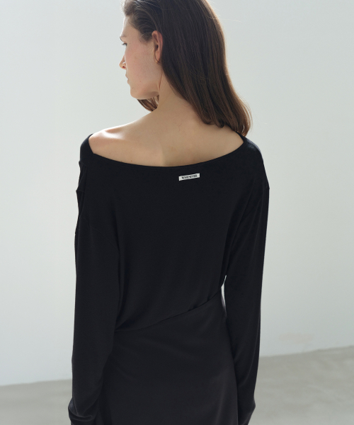 LEVAR(レバー)の「Off-Shoulder T-Shirt - Black(Tシャツ/カットソー・レディース・その他・FREE)」の3枚目の写真