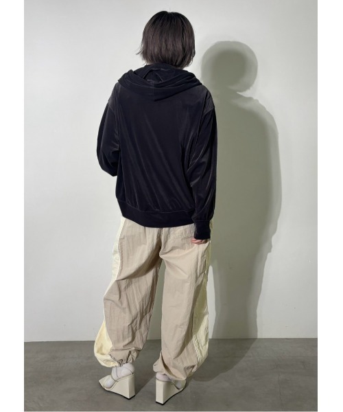 MIDVEIN(ミッドヴェイン)の「rich velours hoodie(パーカー・レディース・グレー/ブルー/ブラック/ベージュ・FREE)」の6枚目の写真