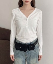 ボタンデザインヘンリーネックトップス
