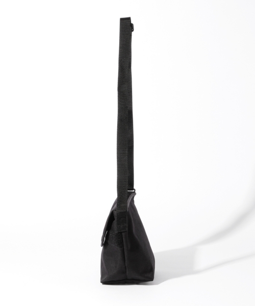 BEAMS（ビームス）の「Manhattan Portage×BEAMS / 40th別注 1603 ショルダーバッグ（ショルダーバッグ・メンズ・ブラック・ONE SIZE）」の14枚目の写真