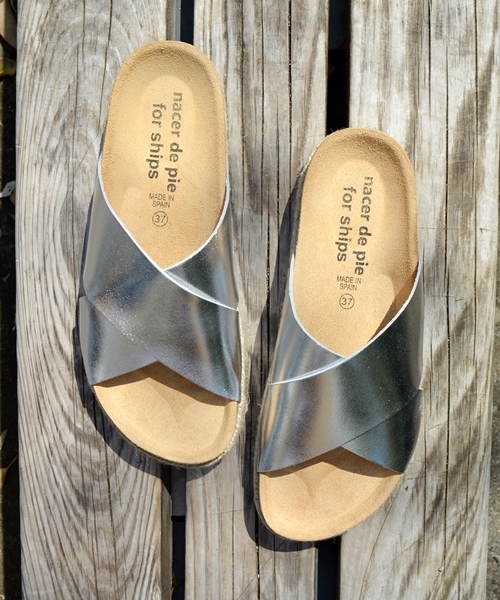 SHIPS for women(シップスフォーウィメン)の「nacer de pie:ビッグクロスサンダル◇(サンダル・レディース・ホワイト/シルバー・35/36/37/38)」の1枚目の写真