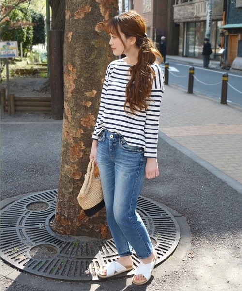 SHIPS for women(シップスフォーウィメン)の「nacer de pie:ビッグクロスサンダル◇(サンダル・レディース・ホワイト/シルバー・35/36/37/38)」の11枚目の写真