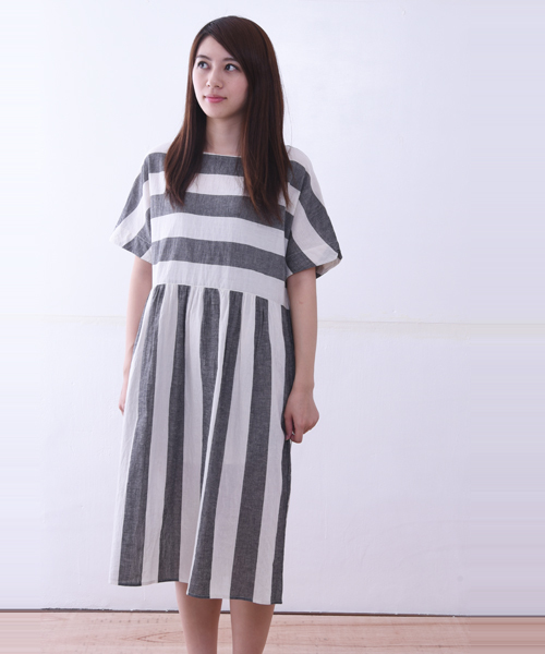 POU DOU DOU（プードゥドゥ）の「綿麻ボイル先染めドルマンワンピース（ワンピース・レディース・グリーン系その他/ブルー系その他/グレー系その他・3）」の2枚目の写真