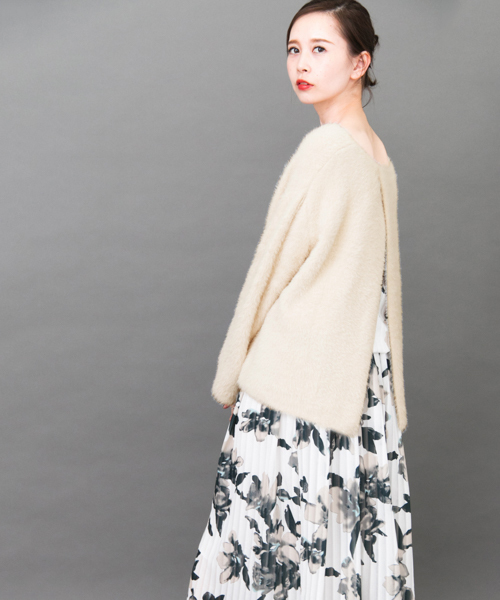 KBF(ケイビーエフ)の「【WEB限定】KBF バッククロスフェザーニット(ニット/セーター・レディース・ライトグレー/ライム/ブルー/アイボリー・ONE)」の5枚目の写真