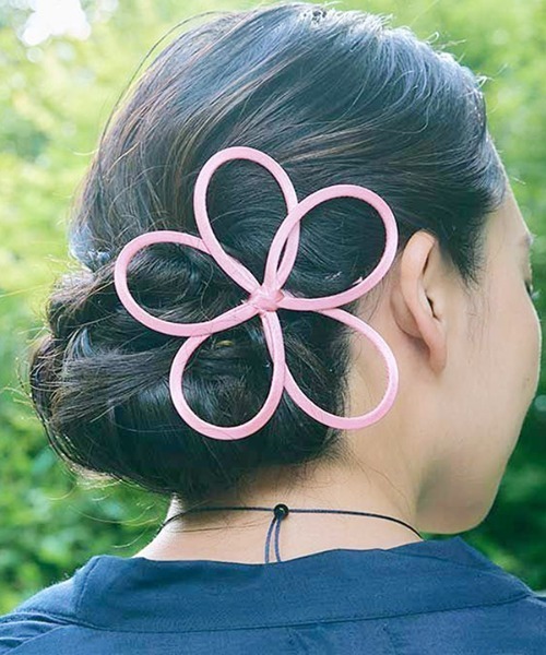 カヤ（カヤ）の「【カヤ】梅飾りヘアクリップ（バレッタ/ヘアクリップ・レディース・パープル/ネイビー/ワイン/ブラック/ピンク・FREE）」の7枚目の写真