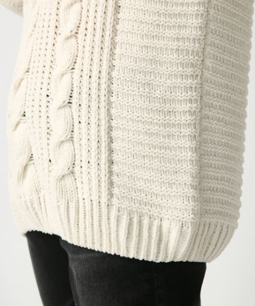 AZUL by moussy（アズールバイマウジー）の「ケーブルモールV/N長袖PO（ニット/セーター・レディース・ピンク系その他/オフホワイト/ライトブルー・MEDIUM/SMALL）」の6枚目の写真