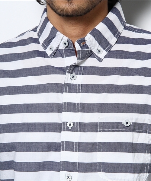 Denime（ドゥニーム）の「ボールドボーダーBDシャツ（シャツ/ブラウス・メンズ・ブルー/ネイビー/レッド・MEDIUM/LARGE）」の7枚目の写真