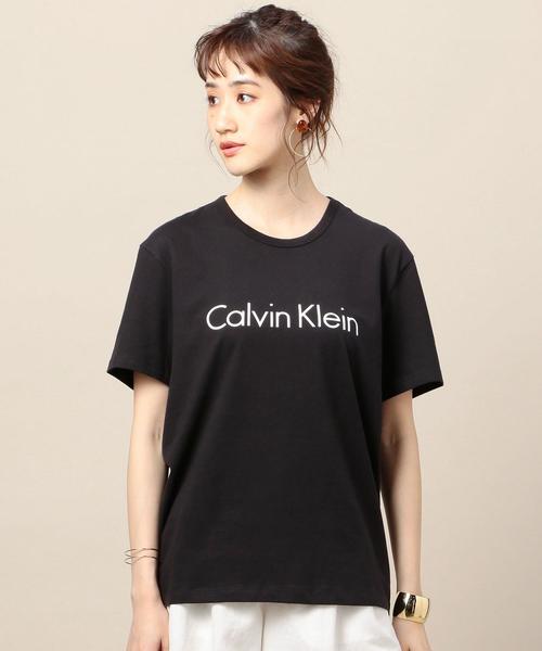Calvin Klein（カルバン・クライン）の「＜Calvin Klein＞ロゴTシャツΨ（Tシャツ/カットソー・レディース・ブラック/ホワイト・SMALL）」の2枚目の写真