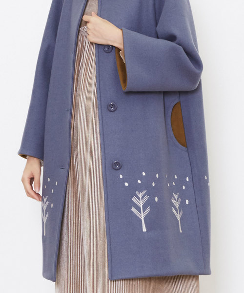 POU DOU DOU（プードゥドゥ）の「ボトルネック裾刺繍コクーンコート（その他アウター・レディース・ブラック/イエロー/グレー・3）」の4枚目の写真