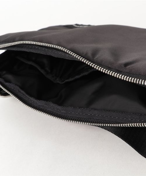 Calvin Klein Jeans Accessory（カルバン・クラインジーンズアクセサリー）の「フラット ボディ バッグ（ボディバッグ/ウエストポーチ・レディース・ブラック/ブルー・FREE）」の7枚目の写真