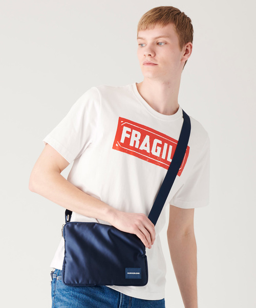 Calvin Klein Jeans Accessory（カルバン・クラインジーンズアクセサリー）の「フラット ボディ バッグ（ボディバッグ/ウエストポーチ・レディース・ブラック/ブルー・FREE）」の2枚目の写真