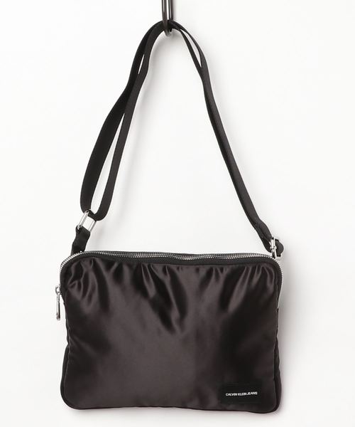 Calvin Klein Jeans Accessory（カルバン・クラインジーンズアクセサリー）の「フラット ボディ バッグ（ボディバッグ/ウエストポーチ・レディース・ブラック/ブルー・FREE）」の8枚目の写真