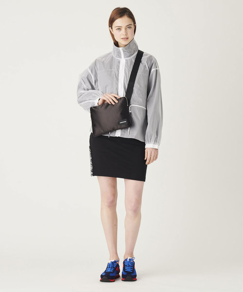 Calvin Klein Jeans Accessory（カルバン・クラインジーンズアクセサリー）の「フラット ボディ バッグ（ボディバッグ/ウエストポーチ・レディース・ブラック/ブルー・FREE）」の5枚目の写真