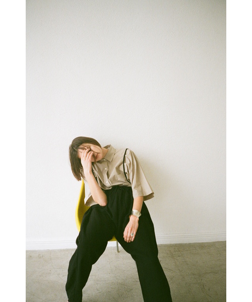 CLANE（クラネ）の「LOOSE SUSPENDER PANTS（その他パンツ・レディース・グレー/ブラック/カーキ・1/2/0）」の2枚目の写真