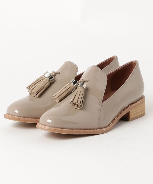 Jeffrey Campbell(ジェフリーキャンベル)の「タッセル付ローファーシューズ(ローファー・レディース・アイボリー/ネイビー/ブラック/グレー/ブラック系その他/ブラック系その他2・36/37/38/39/35)」の1枚目の写真