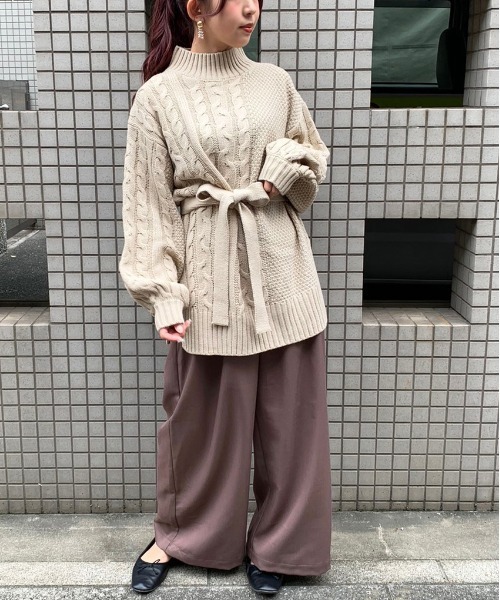 apres jour mignon（アプレジュールミニョン）の「ケーブル切り替えベルト付きニット【ZOZOTOWN限定アイテム】（ニット/セーター・レディース・ブラック/ダークブラウン/ライトベージュ・フリー）」の4枚目の写真