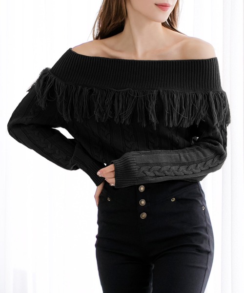 Julia Boutique(ジュリアブティック)の「オフショルダーフリンジケーブル編みローゲージニットトップス/510541(ニット/セーター)」|ブラック
