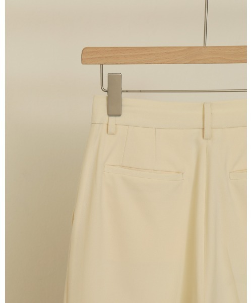 TODAYFUL(トゥデイフル)の「タックテーパードトラウザース(その他パンツ・レディース・オフホワイト/ブラック/レッド系その他・36inch/38inch)」の14枚目の写真