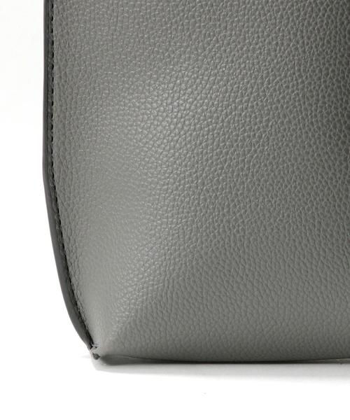 BEAUTY&YOUTH UNITED ARROWS（ビューティーアンドユースユナイテッドアローズ）の「BY フォルム ジッパー ポーチ ショルダー（ショルダーバッグ・メンズ・グレー/ブラック・FREE）」の4枚目の写真