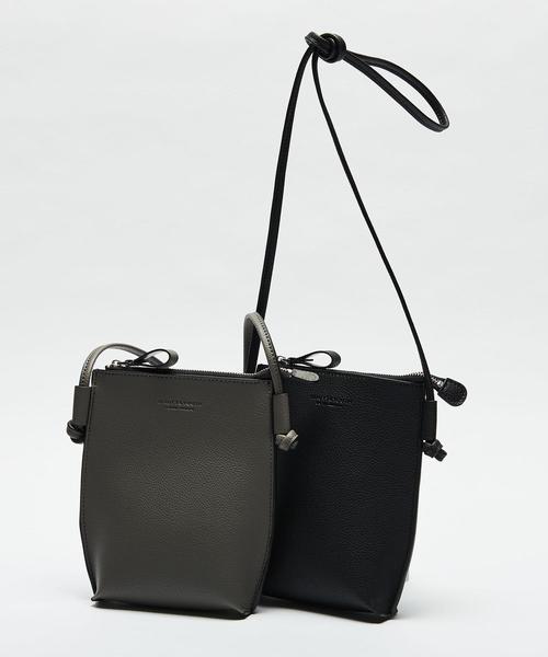 BEAUTY&YOUTH UNITED ARROWS（ビューティーアンドユースユナイテッドアローズ）の「BY フォルム ジッパー ポーチ ショルダー（ショルダーバッグ・メンズ・グレー/ブラック・FREE）」の13枚目の写真