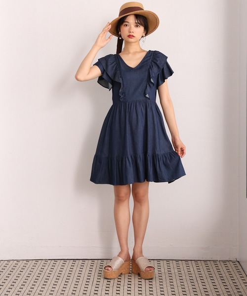 one after another NICE CLAUP(ワンアフターアナザーナイスクラップ)の「【WEB限定色】フリルチュニックワンピース(チュニック・レディース・ホワイト/ライトブルー/ブラック/ネイビー・FREE)」の5枚目の写真