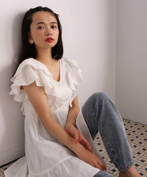 one after another NICE CLAUP(ワンアフターアナザーナイスクラップ)の「【WEB限定色】フリルチュニックワンピース(チュニック・レディース・ホワイト/ライトブルー/ブラック/ネイビー・FREE)」の14枚目の写真