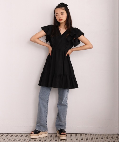 one after another NICE CLAUP(ワンアフターアナザーナイスクラップ)の「【WEB限定色】フリルチュニックワンピース(チュニック・レディース・ホワイト/ライトブルー/ブラック/ネイビー・FREE)」の17枚目の写真