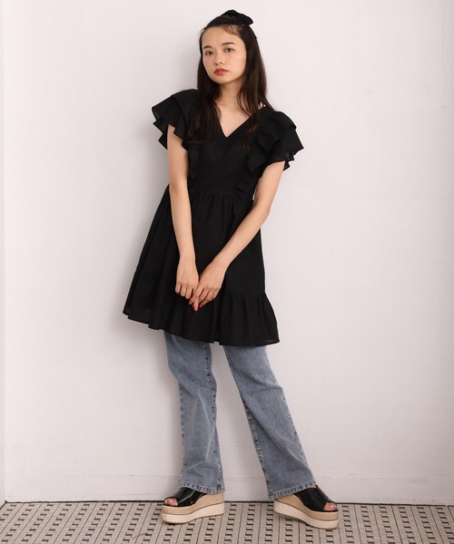 one after another NICE CLAUP(ワンアフターアナザーナイスクラップ)の「【WEB限定色】フリルチュニックワンピース(チュニック・レディース・ホワイト/ライトブルー/ブラック/ネイビー・FREE)」の18枚目の写真