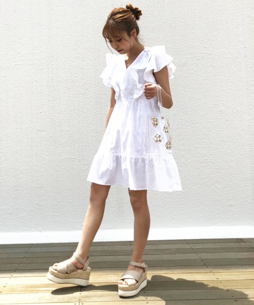 one after another NICE CLAUP(ワンアフターアナザーナイスクラップ)の「【WEB限定色】フリルチュニックワンピース(チュニック・レディース・ホワイト/ライトブルー/ブラック/ネイビー・FREE)」の16枚目の写真