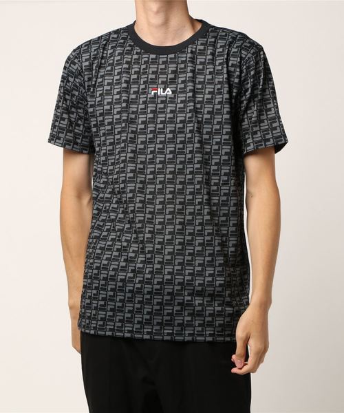 FILA(フィラ)の「【FILA/フィラ】総柄プリント半袖Tシャツ / ユニセックス(Tシャツ/カットソー・メンズ・ホワイト/ブラック/ネイビー・MEDIUM/LARGE/X-LARGE)」の1枚目の写真
